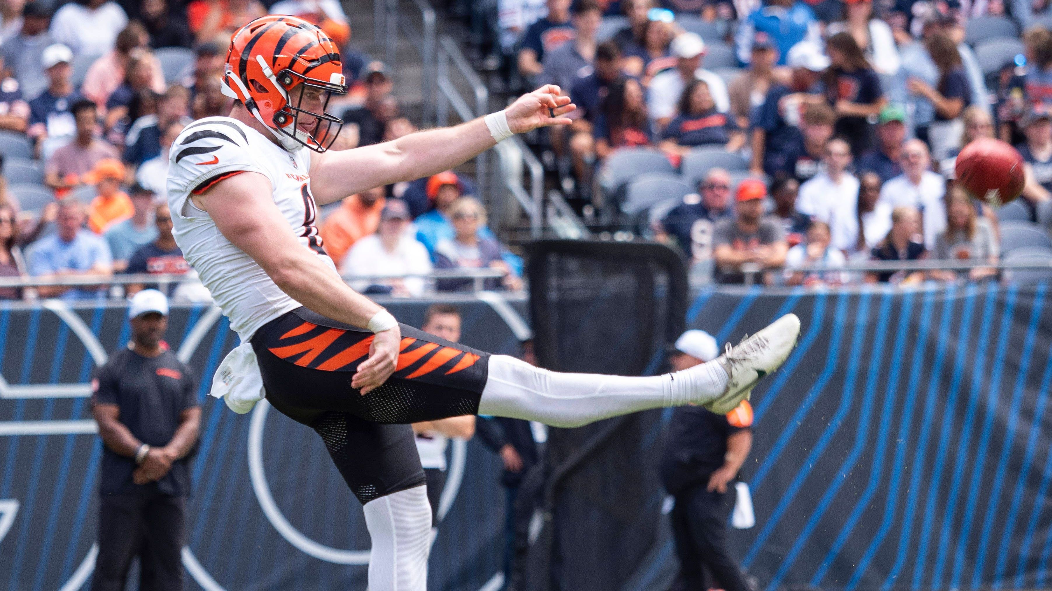 <strong>Week 1: Ryan Rehkow (Cincinnati Bengals)</strong><br>Während sich die Offensive der Bengals gegen die Patriots überaus schwertat, legte Rookie-Punter Ryan Rehkow eine historische Performance hin: Der 25-Jährige puntete den Ball viermal und im Durchschnitt 64,5 Yards weit - laut "NFL Network" ein Liga-Rekord! Entscheidend war dabei ein 80-Yard-Punt im ersten Viertel, der außerdem einen Franchise-Rekord der Bengals darstellt.