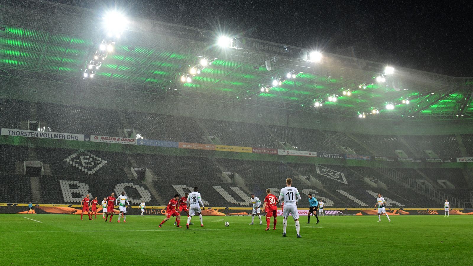 
                <strong>Borussia Mönchengladbach: 10 Millionen Euro Verlust </strong><br>
                Heimspiele: 5 (ein Geisterspiel gegen den 1. FC Köln hat bereits stattgefunden)Verlust pro Geisterspiel: 2 Millionen Euro
              