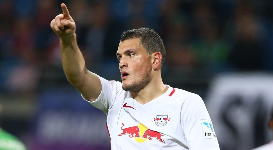 
                <strong>Kyriakos Papadopoulos (RB Leipzig)</strong><br>
                Kyriakos Papadopoulos ist Berichten der "Sport Bild" zufolge ebenso ein Kandidat beim HSV. Der Innenverteidiger, der aktuell von Bayer Leverkusen an RB Leipzig ausgeliehen ist, soll gegenüber HSV-Coach Markus Gisdol bereits sein grundsätzliches Interesse an einem Wechsel geäußert haben. Papadopoulos' Vertrag bei Bayer läuft noch bis 2020, aus diesem Grund tendieren die HSV-Verantwortlichen angeblich eher zu einem Leihgeschäft als zu einem Kauf. In Leipzig absolvierte der Grieche bisher erst ein Spiel in dieser Saison.
              