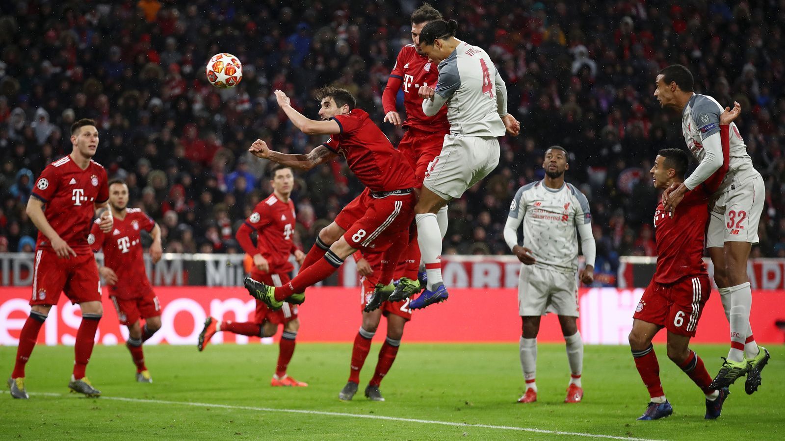 
                <strong>Einzelkritik FC Bayern vs. Liverpool</strong><br>
                Mit einer 1:3-Niederlage gegen den FC Liverpool scheidet der FC Bayern bereits im Achtelfinale der Champions League aus. ran.de bewertet das Spiel der Bayern-Stars.
              