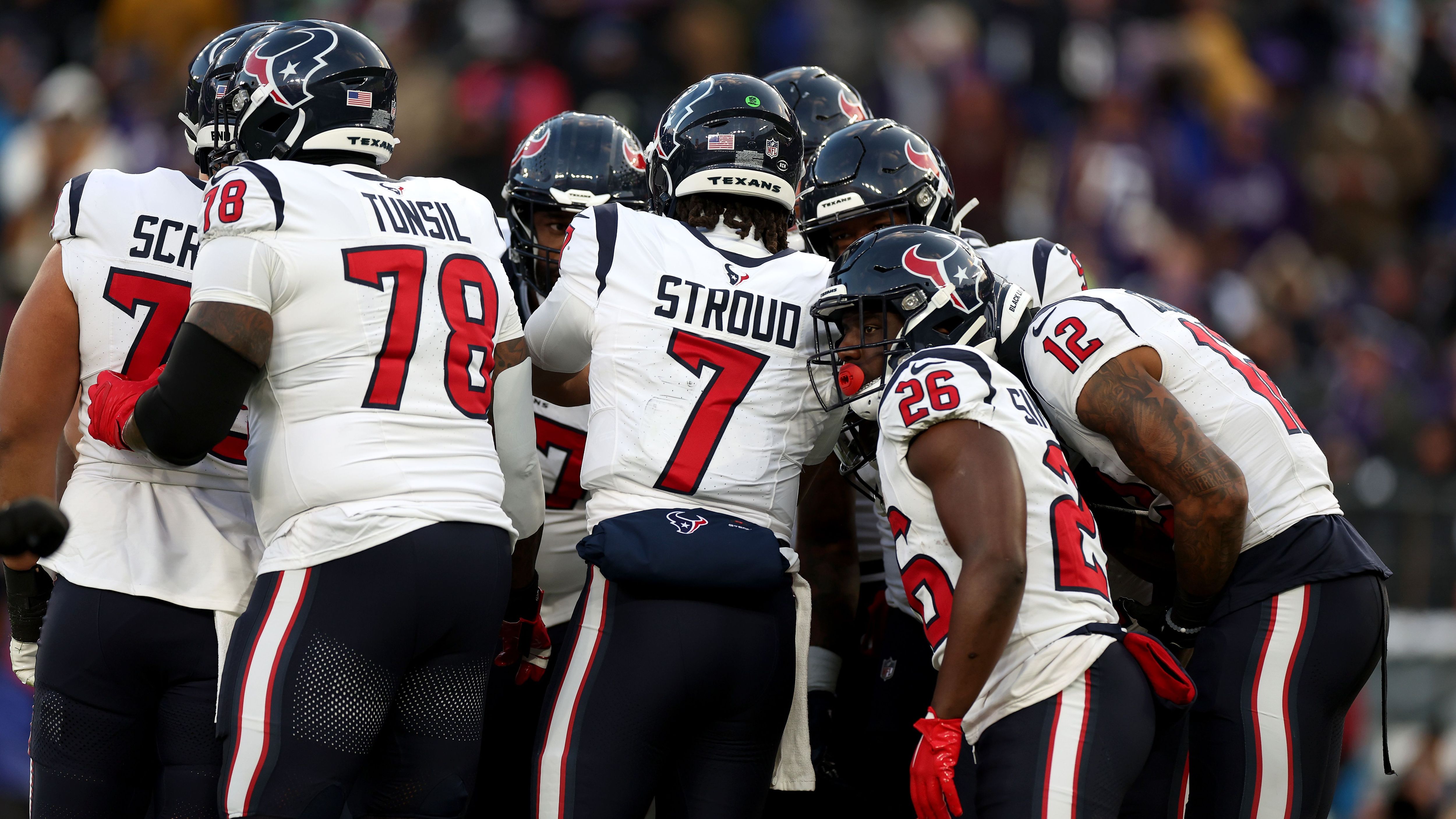 <strong>Houston Texans</strong><br>Locker Room: B<br>Training Room: B+