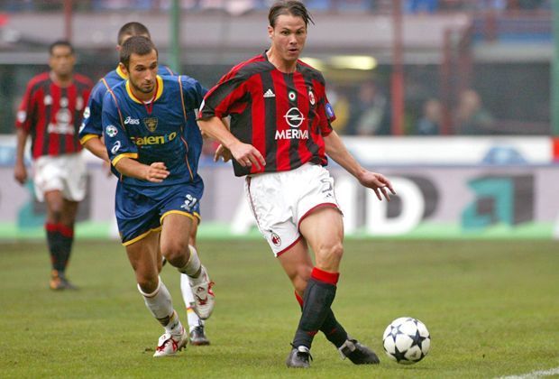 
                <strong>Fernando Redondo</strong><br>
                Mit 31 Jahren verlässt im Jahr 2000 der defensive Mittelfeldspieler Fernando Redondo Real Madrid und schließt sich dem AC Mailand an. Die Italiener überweisen 17 Millionen Euro für den 31-Jährigen.
              