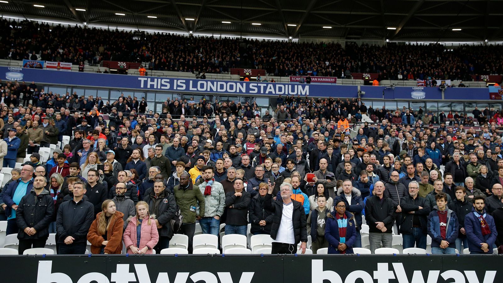 
                <strong>Platz 9 - West Ham United</strong><br>
                Zuschauerschnitt: 59.925Stadion: London Stadium (60.000 Plätze)Liga: Premier LeagueLand: England
              
