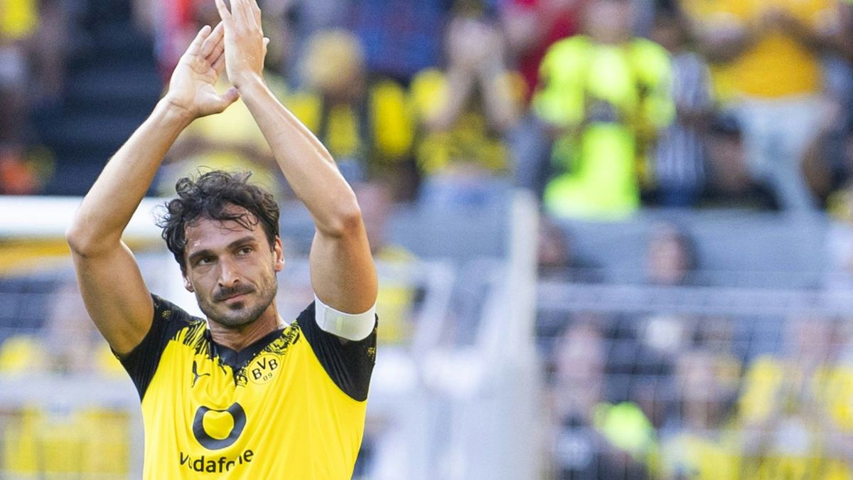Mats Hummels bedankt sich bei den Fans