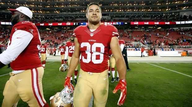 
                <strong>Jarryd Hayne (San Francisco 49ers)</strong><br>
                Nach nur einem Jahr in der NFL beendete der Rugby-Star seine American-Football-Karriere auch schon wieder. "Ich trete aus der NFL zurück, weil Fidschi auf mich zugekommen ist und mir die Möglichkeit gibt, das Team bei Olympia zu vertreten. Dieses Angebot kann ich nicht ausschlagen", begründete der Running Back sein Karriereende. Bereits vor seinem kurzen NFL-Intermezzo, war Hayne in der Australischen National Rugby League aktiv.
              