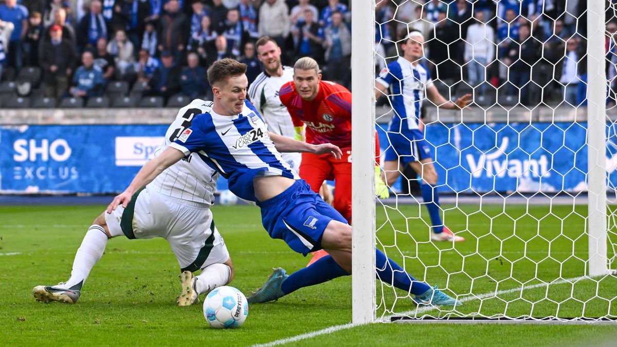 Fussball 2.Bundesliga, Hertha BSC Berlin - FC Schalke 04 08.03.2025, xdanx, Fussball 2.Bundesliga, Hertha BSC Berlin - FC Schalke 04 v.l. Luca Wollschläger (Hertha BSC Berlin) Torchance vergeben (D...