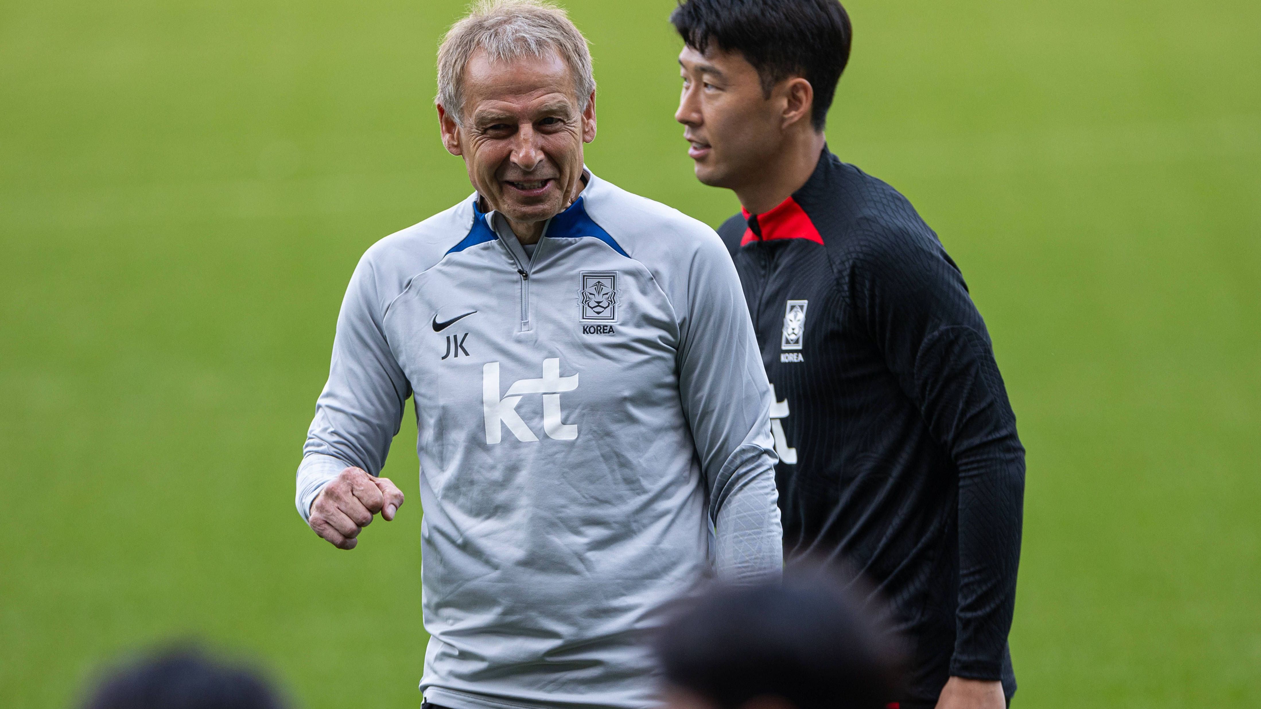 <strong>Jürgen Klinsmann</strong><br>Kehrt tatsächlich Jürgen Klinsmann zum DFB als Bundestrainer zurück? Geht es nach dem 1974er Weltmeister Berti Vogts, ist der jetzige Trainer von Südkorea neben Jürgen Klopp der geeignetste Kandidat auf die Flick-Nachfolge. "Sie haben beide das Feuer und die Ausstrahlung, unseren Fußball wieder zu beleben", sagte der 76-Jährige der "Rheinischen Post".