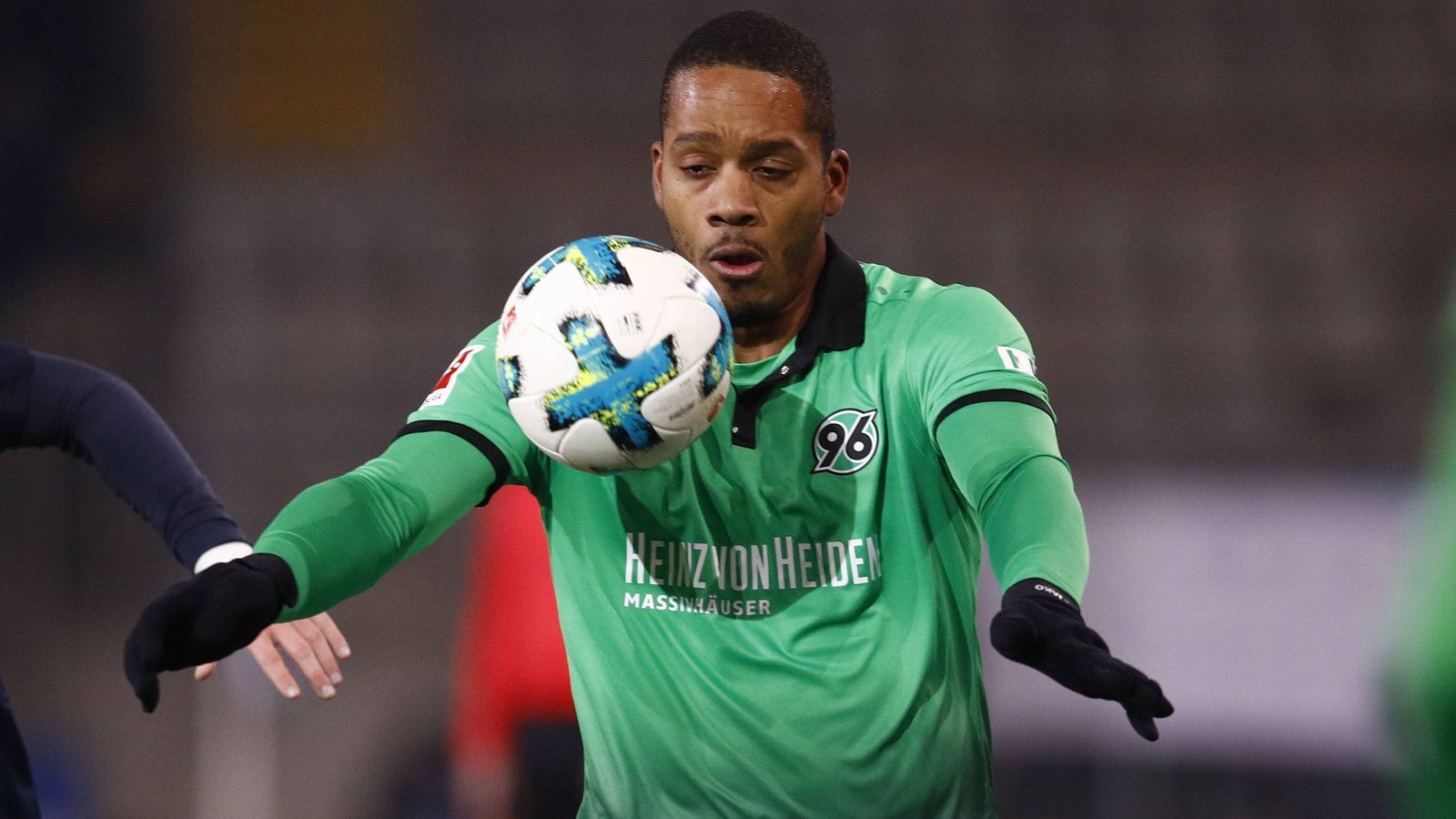 
                <strong>Charlison Benschop (Curacao)</strong><br>
                Bundesliga-Einsätze: 16 -Bundesliga-Tore: 2 - Verein in der Bundesliga: Hannover 96
              