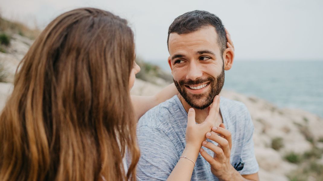 Im Frühling wird geflirtet: Welche Sternzeichen die besten Chancen haben, ihr Liebesglück zu finden, verrät unser Frühlings-Horoskop für Singles.