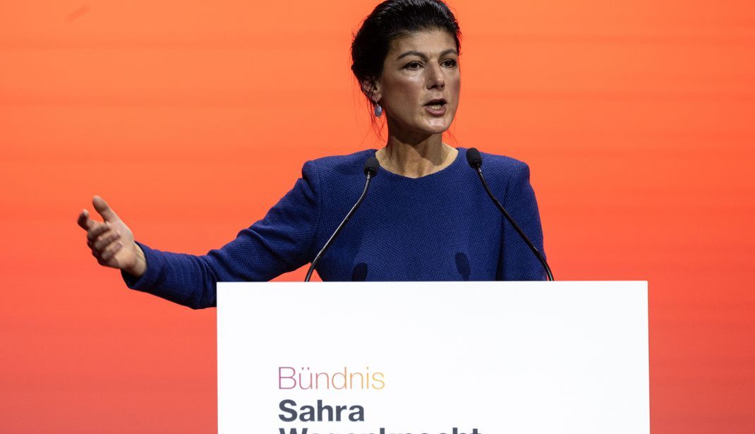 Sahra Wagenknecht, Kanzlerkandidatin und Bundesvorsitzende des Bündnis Sahra Wagenknecht BSW, spricht auf dem Bundesparteitag.