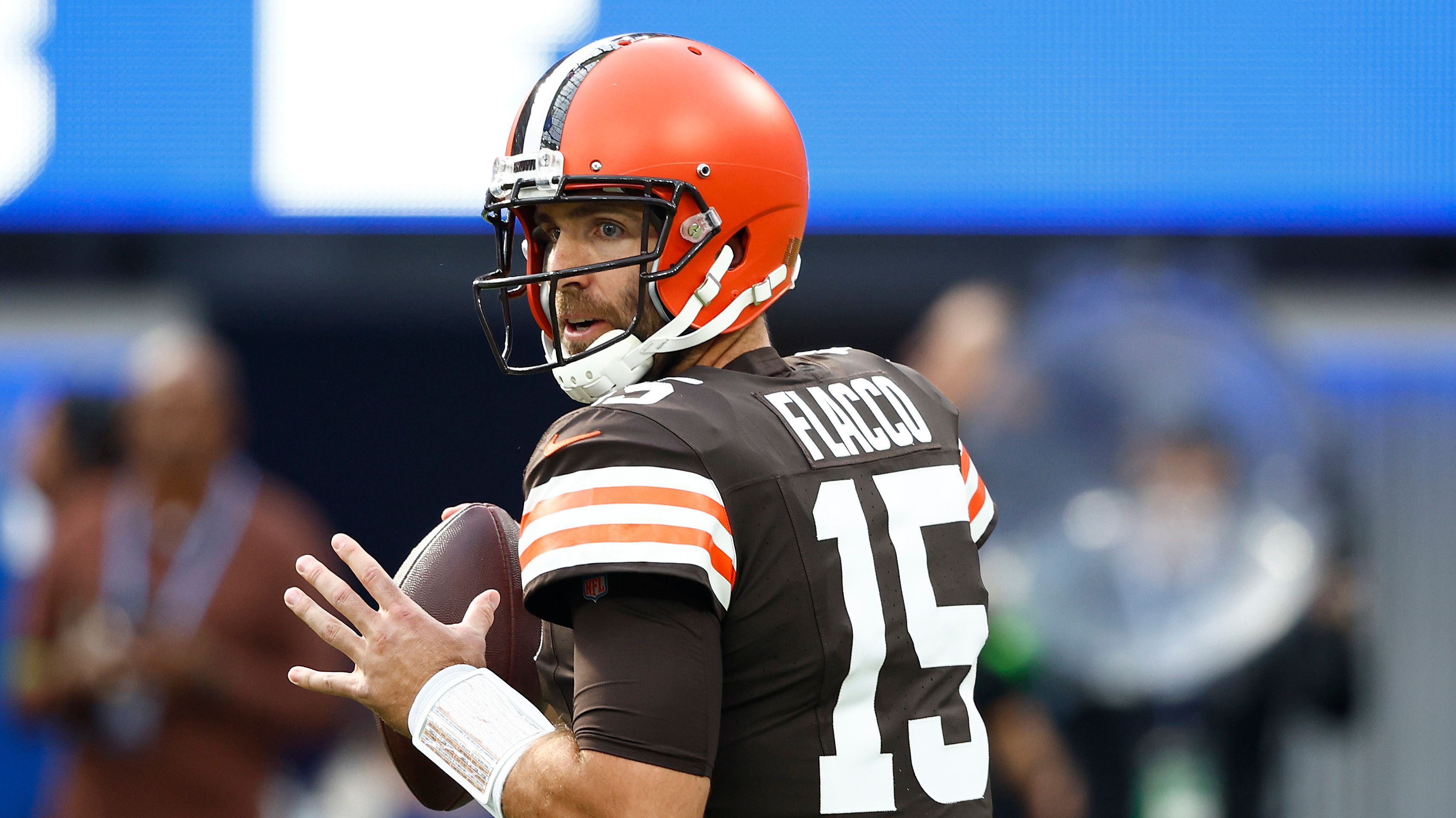 <strong>Cleveland Browns: Joe Flacco startet</strong><br>In den kommenden Wochen muss sich der 38-Jährige aber noch deutlich steigern, wenn er Cleveland in die Postseason führen will. Nur die bärenstarke Defense wird nicht ausreichen. Das Resprogrmm ist aber durchaus machbar (vs. Jaguars, vs. Chicago Bears, @ Texans, vs. New York Jets, @ Bengals).