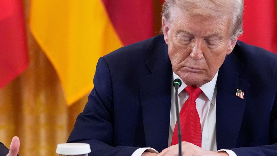 18. August 2025: Präsident Donald Trump während des Treffens mit dem ukrainischen Präsidenten Wolodymyr Selenskyj und europäischen Staats- und Regierungschefs im East Room des Weißen Hauses