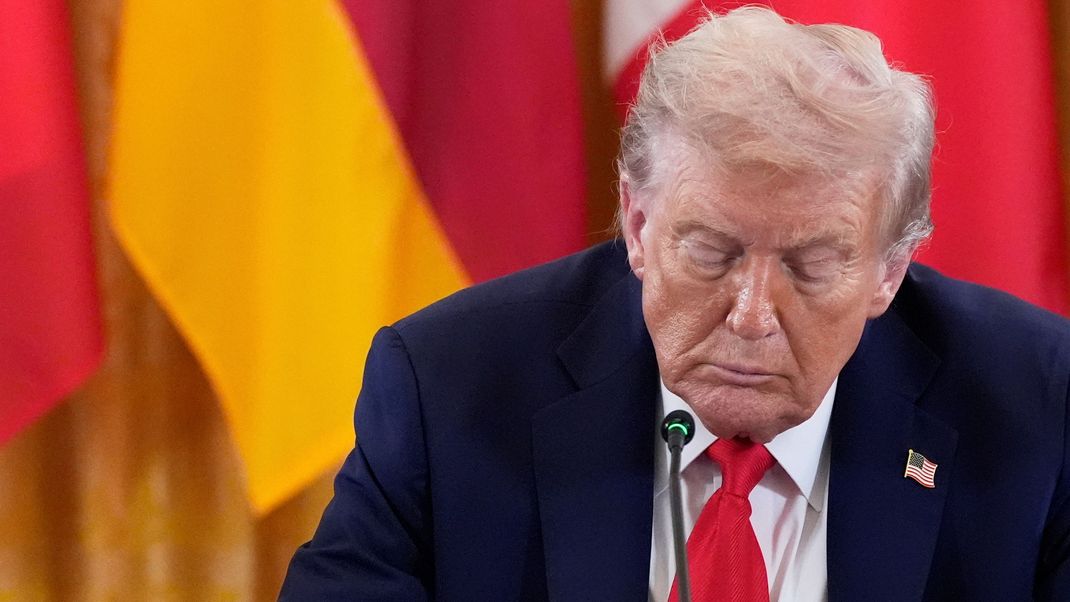 18. August 2025: Präsident Donald Trump während des Treffens mit dem ukrainischen Präsidenten Wolodymyr Selenskyj und europäischen Staats- und Regierungschefs im East Room des Weißen Hauses