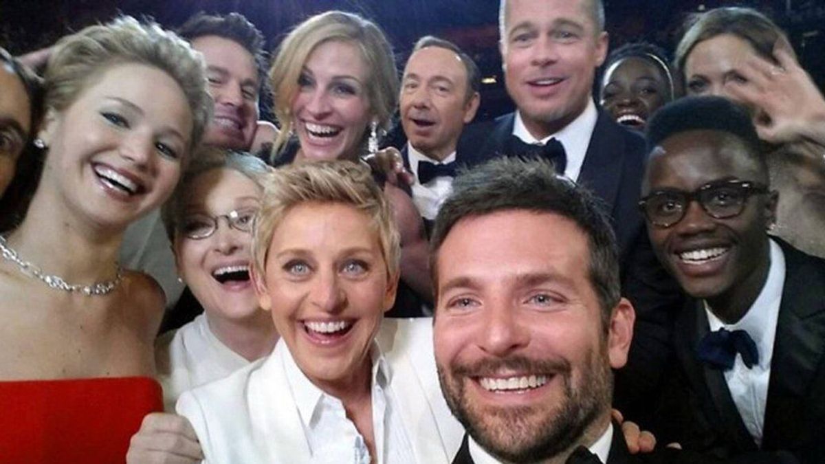 Ellen DeGeneres (vorne) auf dem wohl berühmtesten Selfie aller Zeiten.