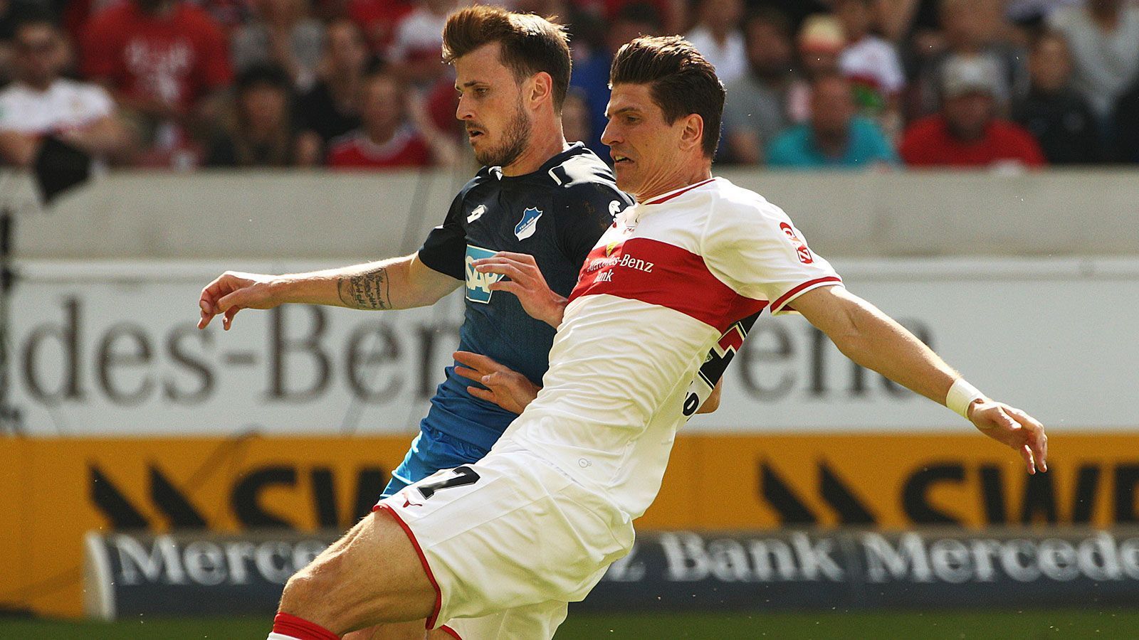
                <strong>Mario Gomez (VfB Stuttgart)</strong><br>
                Der VfB Stuttgart hat einen klassischen Fehlstart in die Saison hingelegt. Nach zwei Spieltagen liegen die Schwaben mit null Punkten und ebenso wenig Toren auf dem letzten Tabellenplatz. Selbsterklärend wartet auch Mario Gomez auf seinen ersten Treffer in dieser Saison.
              