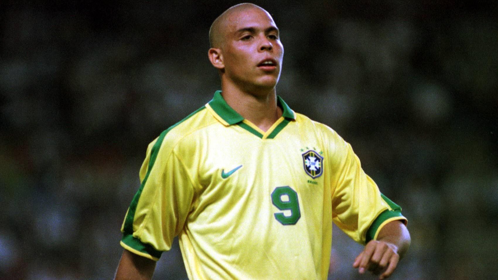 
                <strong>1996: Ronaldo </strong><br>
                &#x2022; Nationalität: Brasilien <br>&#x2022; damaliger Verein: PSV Eindhoven / FC Barcelona <br>
              