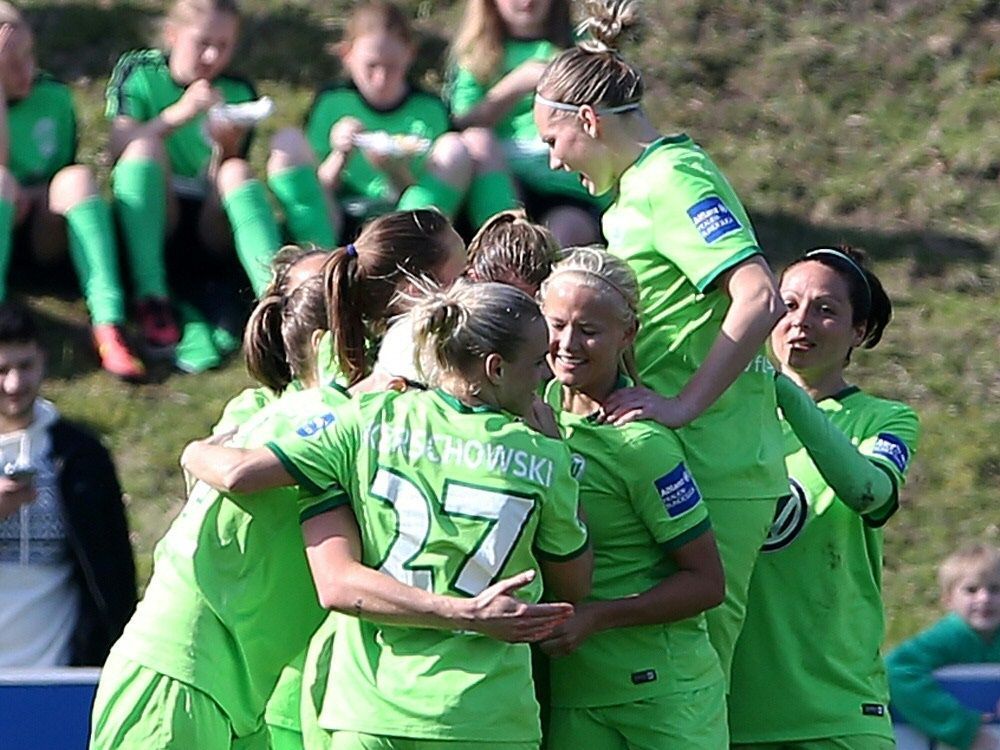 Frauenfußball Wolfsburg gewinnt in Potsdam
