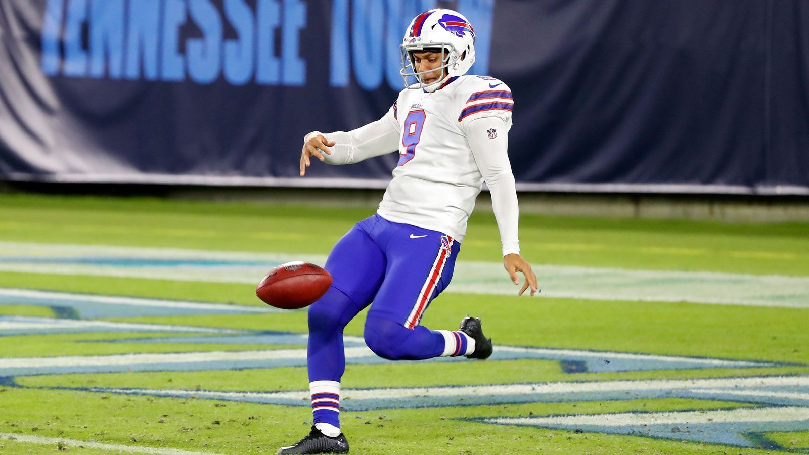 
                <strong>AFC - Punter (ein Spieler)</strong><br>
                Corey Bojorquez (Buffalo Bills) - Der 24 Jahre alte Bojorquez beeindruckt in dieser Saison mit seiner Konstanz und kommt bei 25 Versuchen auf einen durchschnittlichen Wert von 49,1 Yards - Spitzenwert in der AFC. Mit 72 Yards gelang zudem keinem anderen Spieler in der NFL ein längerer Punt. 
              