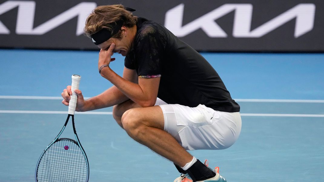 Die deutsche Tennis-Hoffnung Alexander Zverev muss sich bei den Australian Open geschlagen geben,