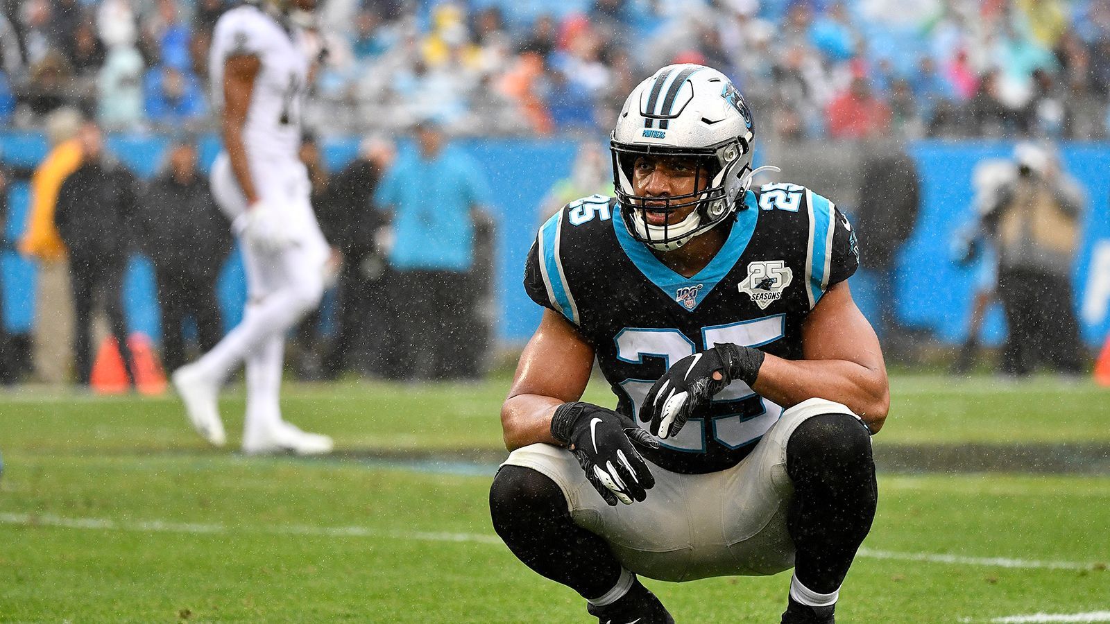 
                <strong>Eric Reid (Safety)</strong><br>
                Der Hard-Hitting-Safety und die Carolina Panthers gehen getrennte Wege. Vergangene Saison sammelte Eric Reid trotz zahlreicher Verletzungen 130 Tackles und vier Sacks. Besonders in der Laufverteidigung dürfte der 28-Jährige eine Verstärkung für viele Franchises sein. Ob sein protestbedingter Kniefall während der US-Hymne ein Hinderungsgrund sein kann, muss sich zeigen.
              