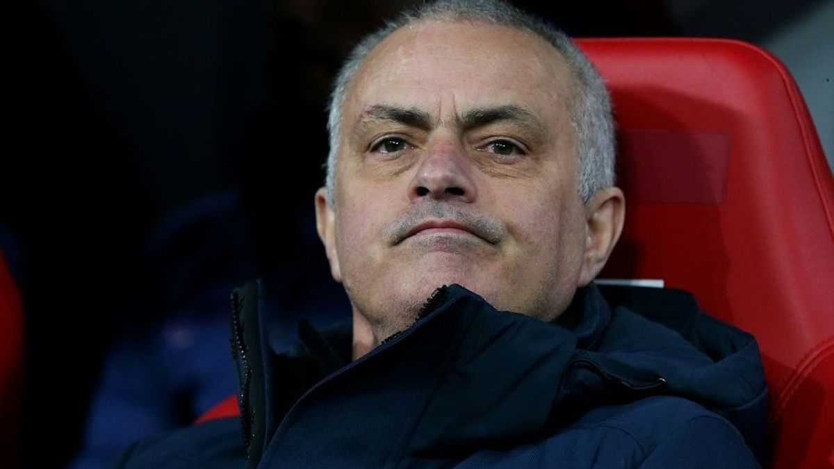 Jose Mourinho missachtet Abstandsregelung im Training