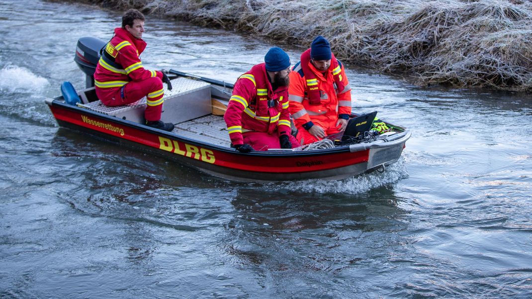  Bingen-Hitzkofen: Einsatzkräfte der DLRG 
