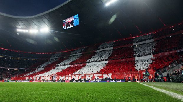 
                <strong>Bayern München</strong><br>
                Sollte zum Beispiel der FC Bayern das Finale erreichen und den Pott gewinnen, würde der deutsche Rekordmeister 57,2 Millionen Euro verdienen. Garantiert. Hinzu kämen dann noch die Einnahmen aus dem Kartenverkauf sowie aus dem sogenannten Marktpool. Das kommt dann am Ende noch obendrauf.
              
