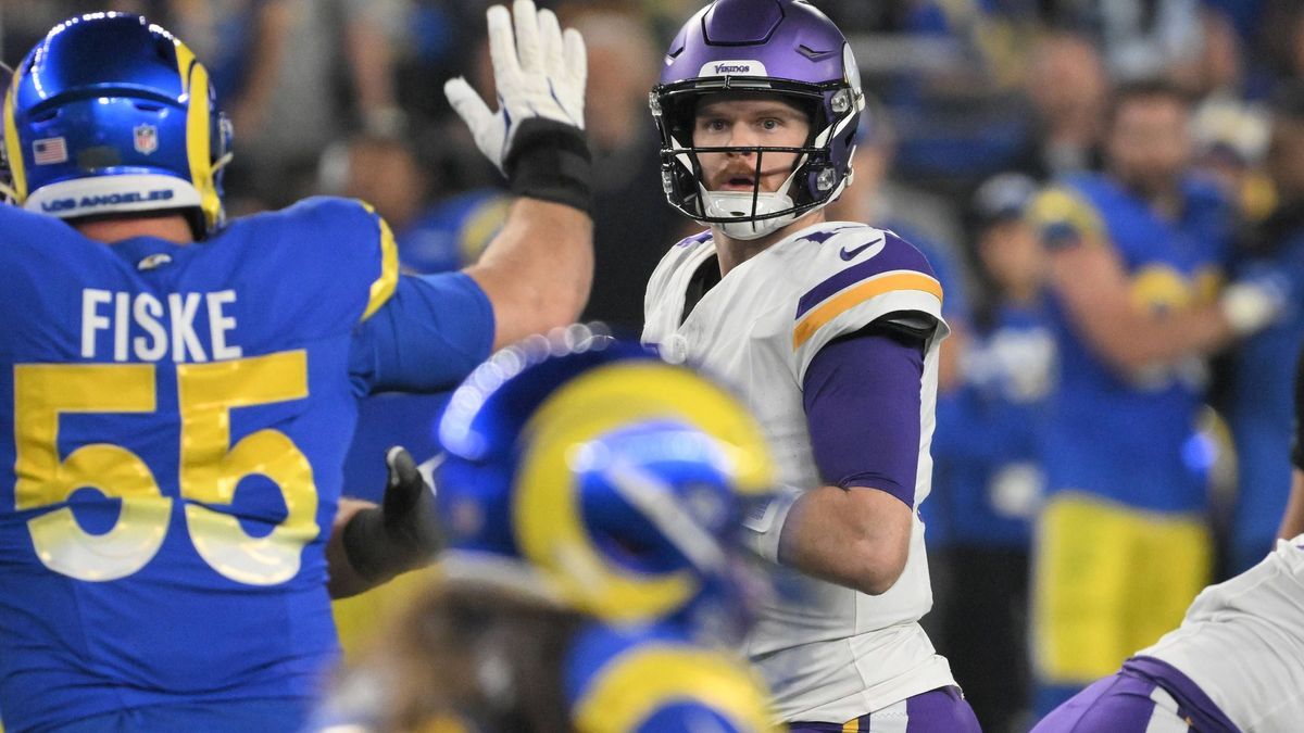 Minnesota Vikings quarterback Sam Darnold (14) looks downfield to pass in the first quarter against the Los Angeles Rams in the NFL, American Football Herren, USA Wild Card game at State Farm Stadi...