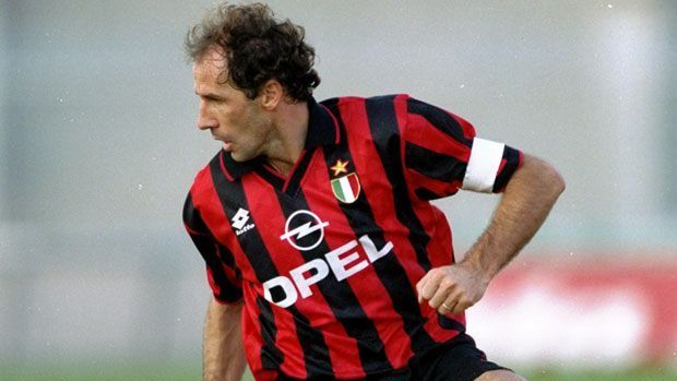 <strong>Nummer 6: Franco Baresi (AC Mailand)</strong><br>Nachdem die Milan-Ikone Franco Baresi 1997 seine Karriere bei den "Rossoneri" beendete, wurde auch dessen langjährige Rückennumer 6 quasi in den Ruhestand geschickt. Bis heute wird diese vom italienischen Traditionsklub nicht mehr vergeben. Baresi, der heute Vizepräsident des AC Mailand ist, bestritt über 700 Pflichtspiele für den Klub.&nbsp;