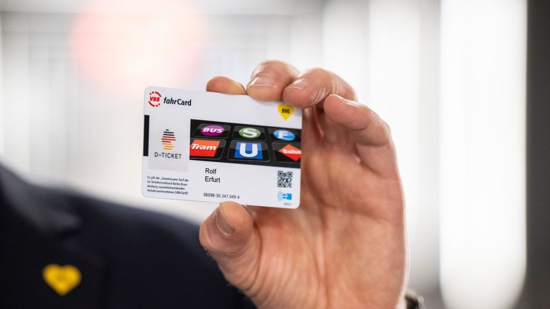 Nach monatelangen Debatten steht jetzt fest: Das Deutschlandticket wird teurer.