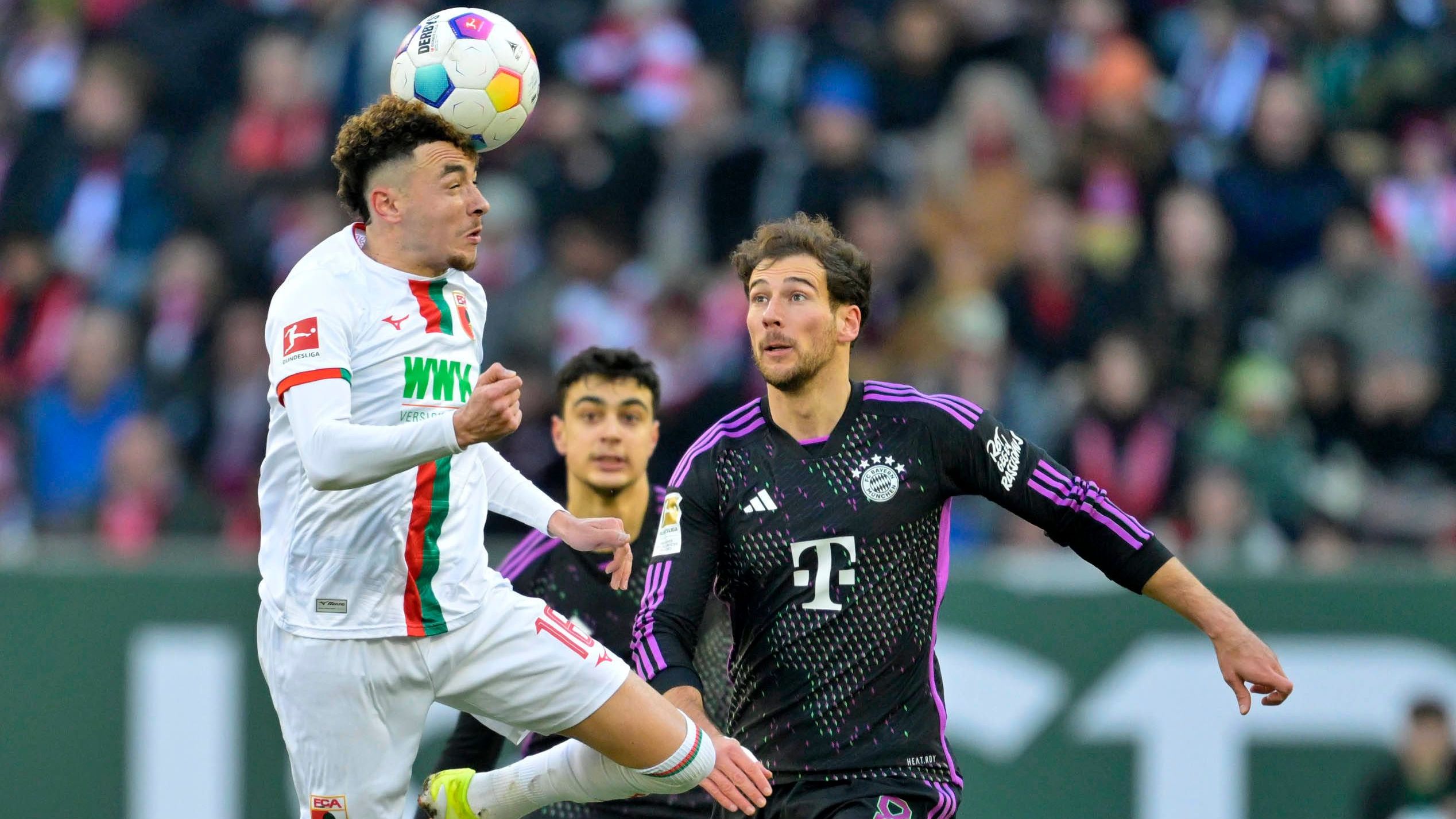 <strong>Leon Goretzka</strong><br>Als letzter verbliebener Routinier im Mittelfeld versucht er das Bayern-Spiel zu ordnen und agiert eher als Doppel-Sechser denn als Achter. Trotzdem immer wieder vorne, etwa bei der Vorlage zum 2:0. Hohes Laufpensum und gute Vorstellung.&nbsp;<em><strong>ran</strong></em><strong>-Note:</strong><strong> 2</strong>