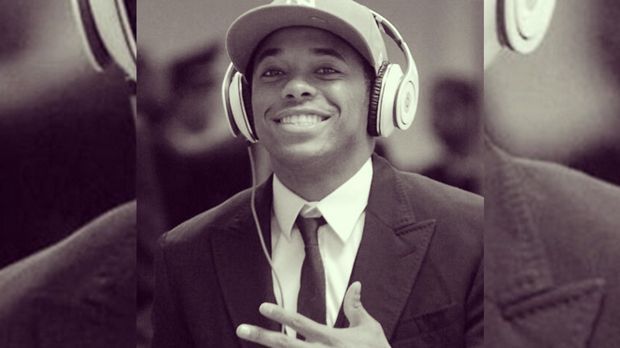 
                <strong>Robinho</strong><br>
                Robinho: Cool, locker, easy - der ehemalige Kicker vom AC Mailand würde seine Fälle niemals mit einer Wumme lösen, sondern immer mit einem charmanten Lächeln.
              
