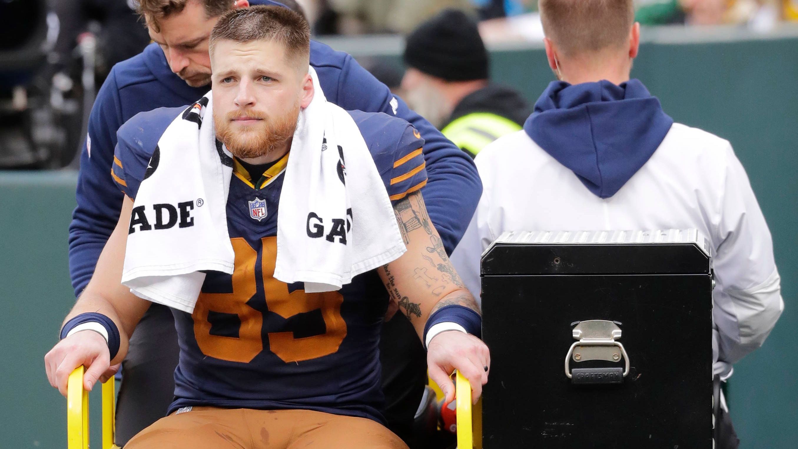 <strong>Tucker Kraft (Green Bay Packers)</strong><br><em>Tucker Kraft, Tight End der Green Bay Packers, spielt das beste Jahr seiner Karriere, aber seine Saison könnte nun vorbei sein. Nachdem er am Sonntag gegen die Carolina Panthers mit einer Knieverletzung ausgeschieden war, sagte Head Coach Matt LaFleur, dass Krafts Verletzung "nicht gut aussieht". Laut Ian Rapoport von "NFL Network" wird befürchtet, dass er einen Kreuzbandriss erlitten hat.</em>