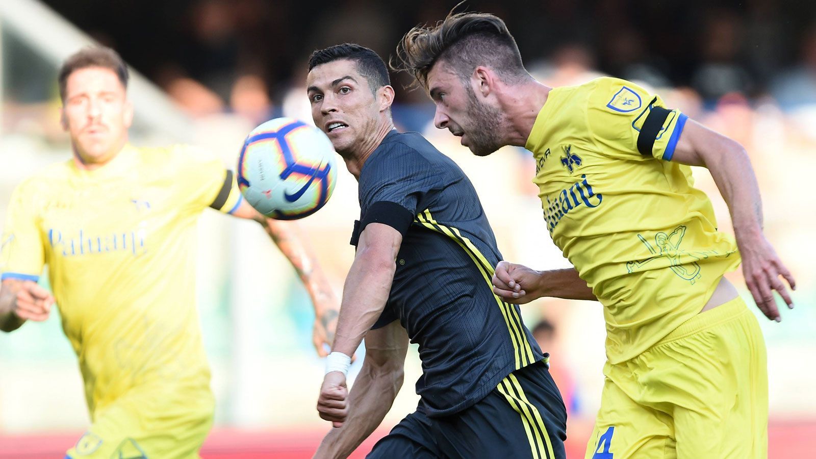 
                <strong>Cristiano Ronaldo</strong><br>
                Ronaldo unermüdlich. Kurz nach der Pause hatte er die Führung auf dem Fuß, scheiterte aber am starken Chievo-Keeper Sorrentino.
              