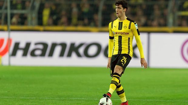 
                <strong>Mikel Merino (Borussia Dortmund)</strong><br>
                Mikel Merino (Borussia Dortmund): Nur drei Einsätze hatte der 20 Jahre alte Spanier in der Hinrunde für den BVB in der Bundesliga. Zuletzt durfte Merino zwar zwei Mal in Folge ran, dennoch scheint die Perspektive des Neuzugangs aus Osasuna fraglich. Anfang Dezember brachte sich sein Ex-Klub auch schon als möglicher Leih-Verein für das Talent ins Gespräch, ebenso wie Athletic Bilbao.
              