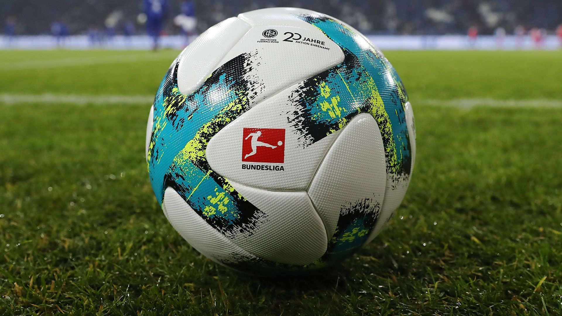 
                <strong>Die Terminpläne der Ligen</strong><br>
                Der Ball rollt wieder! In Deutschland eröffnet die 2. Bundesliga am 15. Juli die Saison 2022/23. Doch wie sieht es in anderen Ligen und Ländern aus? Wann beginnt und endet die Saison? Wann und wie lange unterbrechen die Verbände ihre Ligen aufgrund der Weltmeisterschaft im November und Dezember? ran klärt diese Fragen und wirft einen Blick auf die wichtigsten Termine nationaler und internationaler Ligen.
              