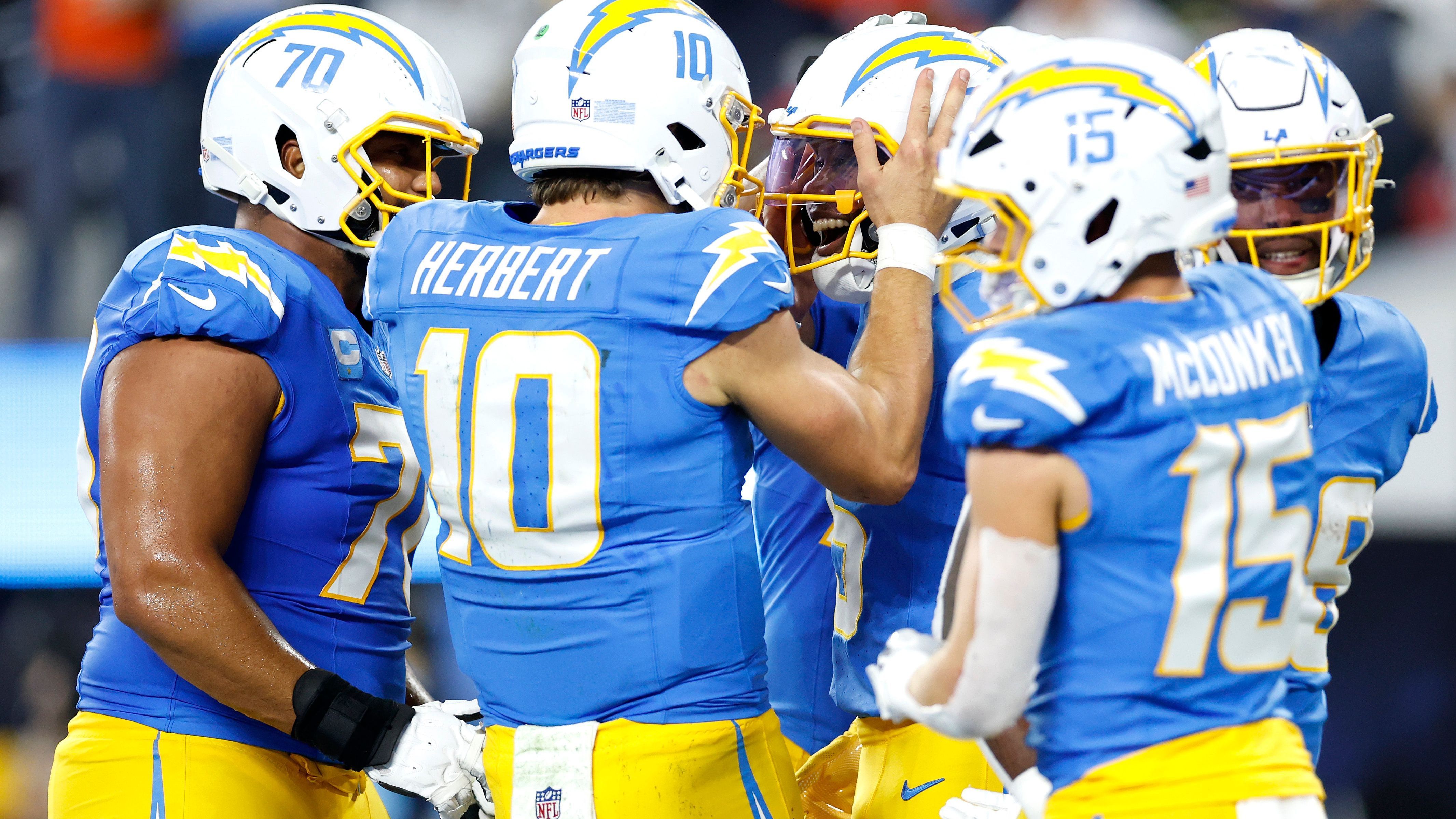 <strong>NFL Week 8 (23.-29. Oktober):</strong><br><strong>TNF:</strong>&nbsp;Minnesota Vikings @ Los Angeles Chargers<br><strong>SNF:</strong>&nbsp;Green Bay Packers @ Pittsburgh Steelers<br><strong>MNF:</strong>&nbsp;Washington Commanders @ Kansas City Chiefs