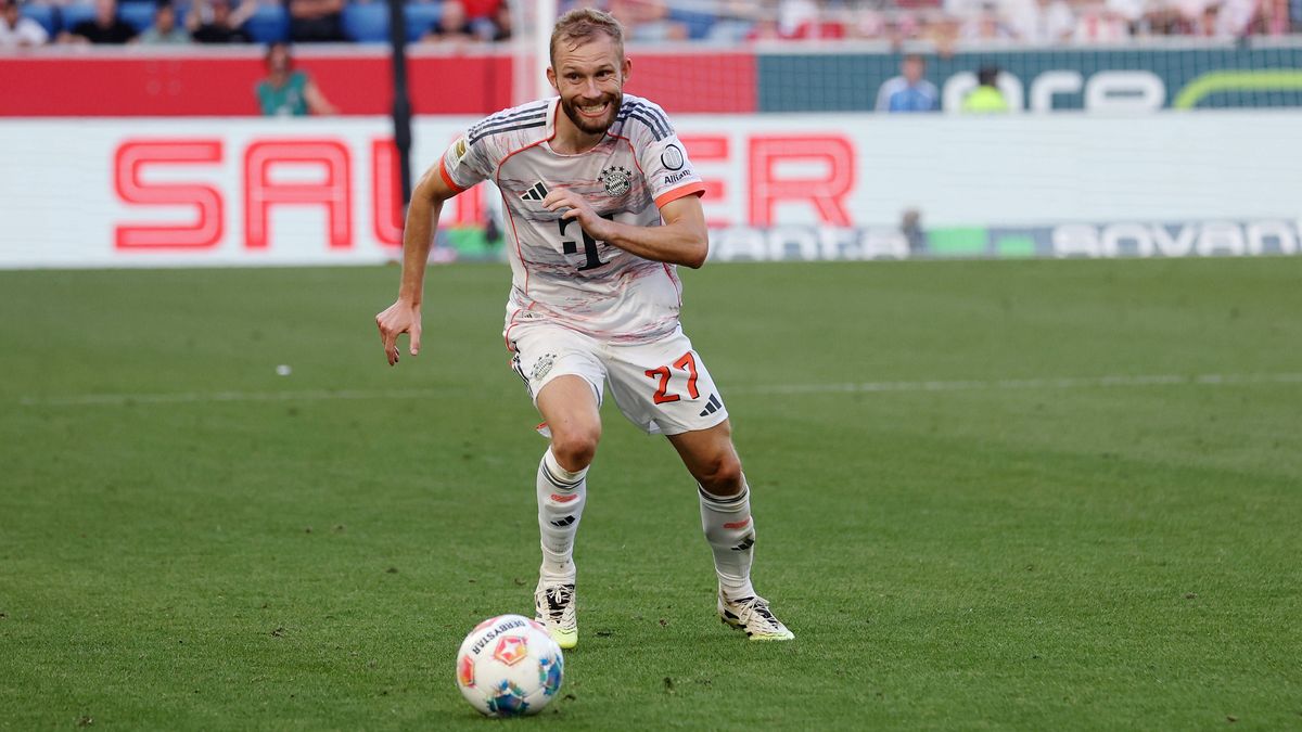 Stuttgart , Fußball Bundesliga TSG Hoffenheim vs. FC Bayern München, Konrad Laimer (Bayern) Gemäß den Vorgaben der DFL Deutschen Fußball Liga ist es untersagt, in dem Stadion und oder vom Spiel ang...
