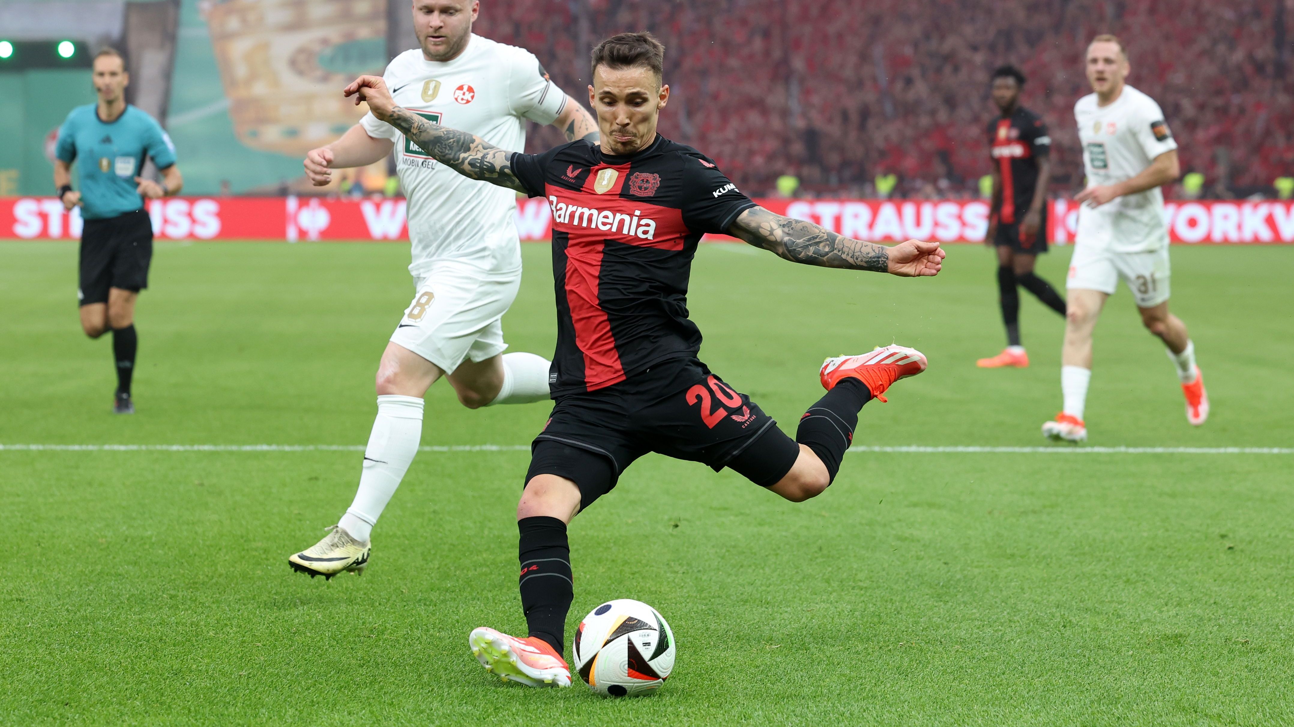 <strong>Alejandro Grimaldo (Bayer Leverkusen)</strong><br>Einer seiner vielen Antritte hinter die Kette hätte nach 26 Minuten im 2:0 enden können, sein Lupfer gerät zu kurz. Mit vielen Aktion am gegnerischen 16er und insgesamt mit einer guten Vorstellung. <strong><em>ran</em></strong>-Note: 2