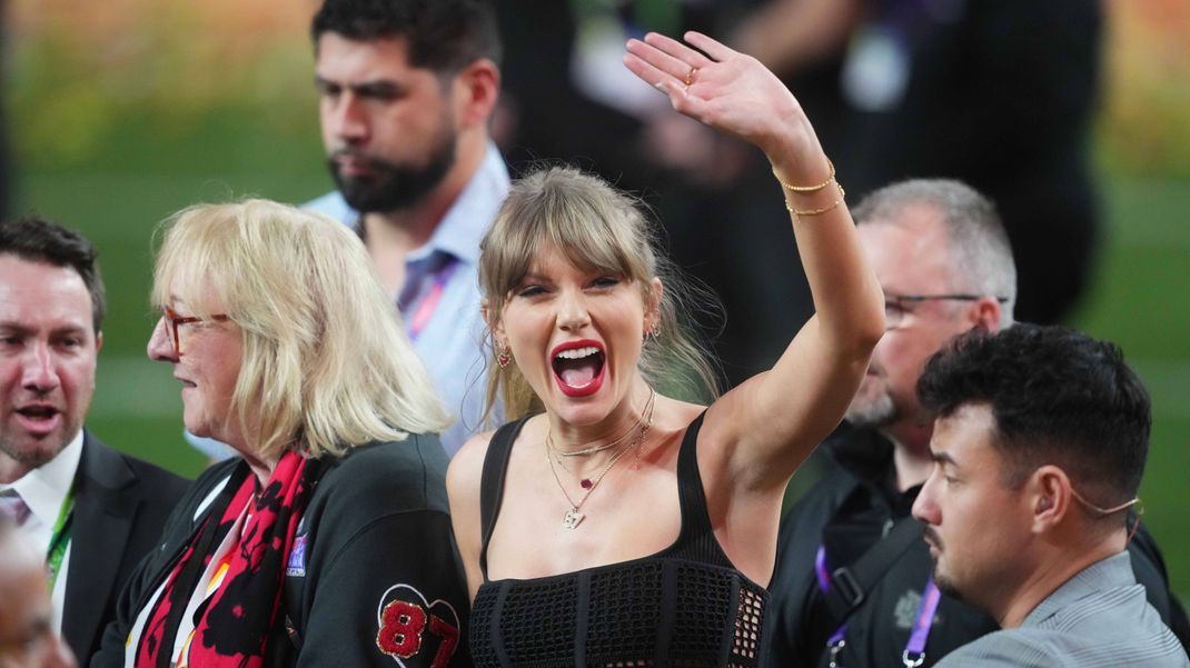 Beim Super Bowl zog Taylor Swift mal wieder alle Blicke auf sich.&nbsp;