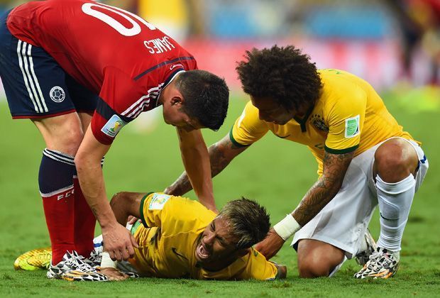 
                <strong>Der Schmerz</strong><br>
                Marcelo eilt zu seinem Teamkollegen herbei. Es sieht nicht gut aus für Neymar...
              