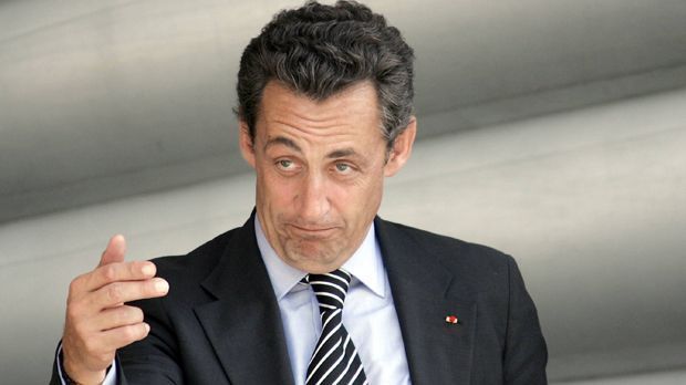 
                <strong>Letzter HSV-Sieg in München: So sah die Welt damals aus</strong><br>
                Nicolas Sarkozy wird zum Präsidenten Frankreichs gewählt. Er bleibt es bis 2012.
              