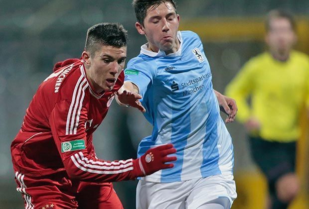 
                <strong>FC Bayern verliert Derby gegen 1860: Steeven Ribery</strong><br>
                Steeven Ribery im Laufduell mit Marcel Wittek (re.). Die 2:4-Niederlage gegen den TSV 1860 München konnte auch der Franzose nicht verhindern.
              