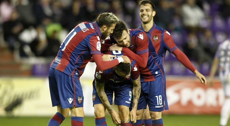 
                <strong>Spanien: UD Levante</strong><br>
                Nach einem Jahr Abstinenz stürmt UD Levante zurück in die Primera Division. 77 Punkte nach 36 von 42 Spieltagen in La Liga 2 reichen dem Team aus Valencia für den sicheren Wiederaufstieg. 1981 spielt übrigens Fußball-Legende Johan Cruyff zehn Partien für Levante.
              