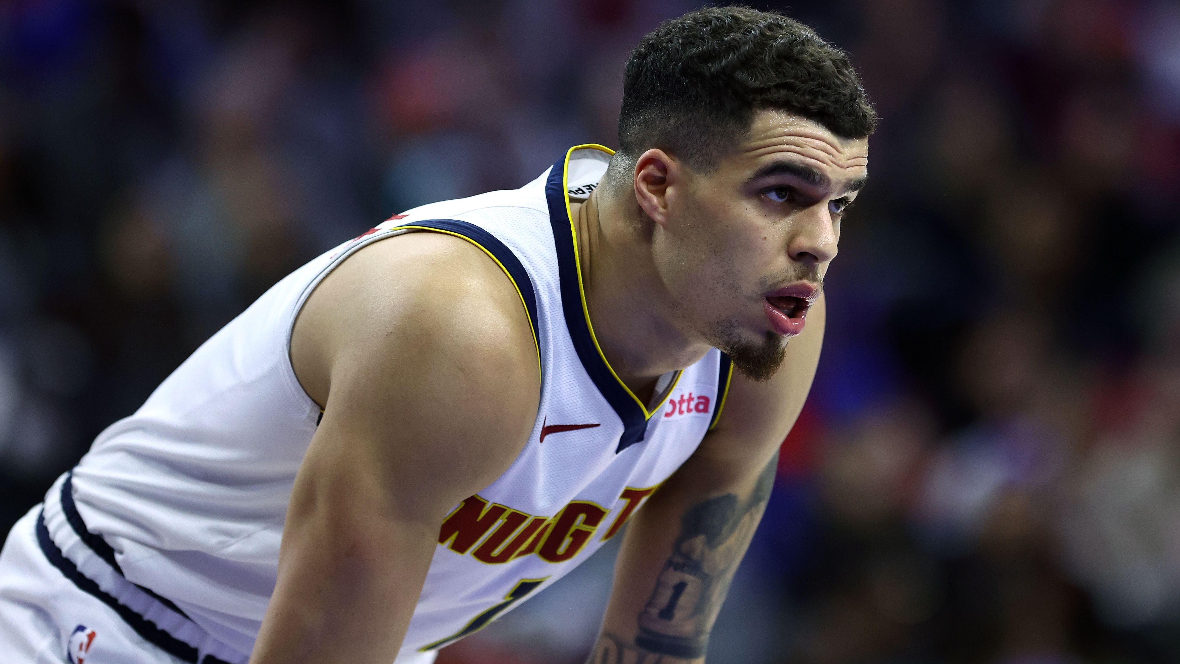 <strong>Michael Porter Jr. (Denver Nuggets)</strong><br>Das Team der Nuggets hat gute Chancen, mit dem vorhandenen Team erneut den Titel zu holen.&nbsp;Warum also Porter Jr. traden? Doch neben den drei Stars Jokic, Murray und Porter Jr., fehlt die Tiefe im Team. Durch seinen Vertrag von über 33 Millionen US-Dollar, könnte man mehrere Spieler für den Small Forward erhalten.