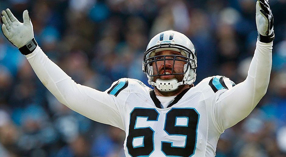 
                <strong>Jared Allen (Carolina Panthers)</strong><br>
                Einer der gefürchtesten Quarterback-Jäger aller Zeiten hört auf. Nach zwölf Spielzeiten für die Kansas City Chiefs, Minnesota Vikings, Chicago Bears und zuletzt die Carolina Panthers verkündete Jared Allen am Donnerstag seinen Rücktritt. Mit 136 Karriere-Sacks liegt Allen in dieser Wertung auf Rang neun. Seinen Abschied gab der in Texas geborene Defensive End in einem über Twitter geteilten Video bekannt. Stilecht mit Cowboyhut, auf einem Pferd sitzend, bedankte sich der 33-Jährige bei seinen Mitspielern, seiner Familie und den Fans. "Eigentlich wollte ich in den Sonnenuntergang reiten. Aber da die Sonne gerade nicht unter geht, reite ich einfach so davon", sagte Allen und galoppierte aus dem Bild.
              