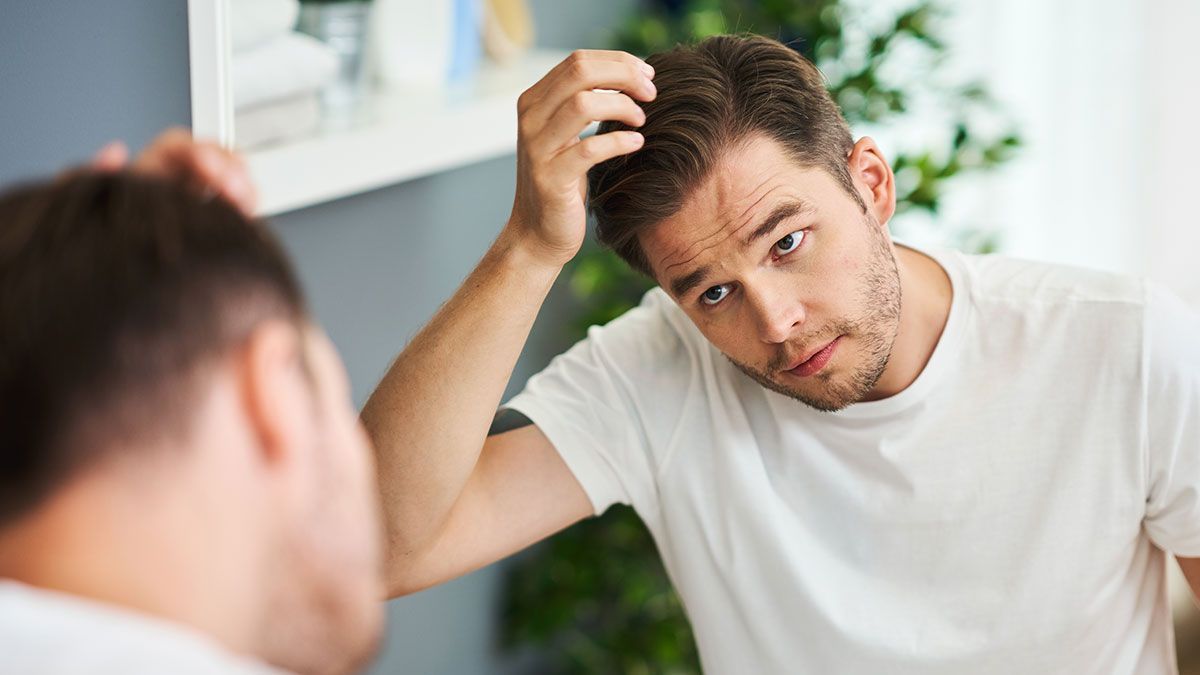 Was hilft wirklich gegen Haarausfall und wie lässt sich dieser Diagnose entgegenwirken? Mehr dazu im Beauty-Artikel.