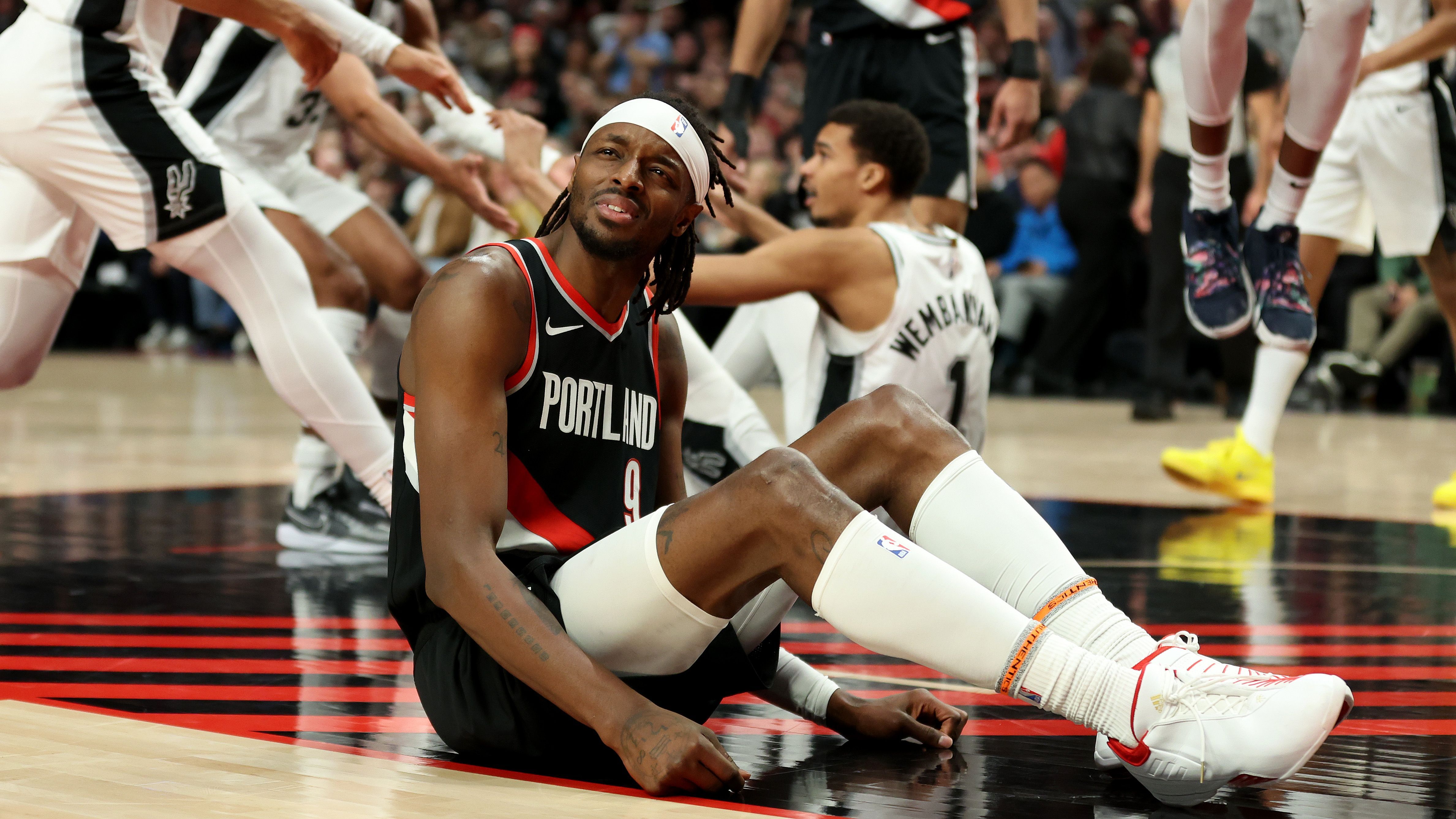 <strong>Platz 5 - Schlechteste Verträge: Jerami Grant (Portland Trail Blazers)</strong><br><em>Gehalt kommende Saison: 29.793.104 Dollar</em><br>Beim Forward gibt es vor allem ein Problem - die Vertragslaufzeit. Noch drei Jahre Vertrag besitzt er, mit einer Spieleroption von 36 Millionen für das vierte Jahr. In einem Team, das sich in einem Rebuild befindet, macht dieser Vertrag kein Sinn. Grant mag zwar ein guter Spieler sein, jedoch ist er nicht der Superstar, um den man ein Team aufbauen würde.