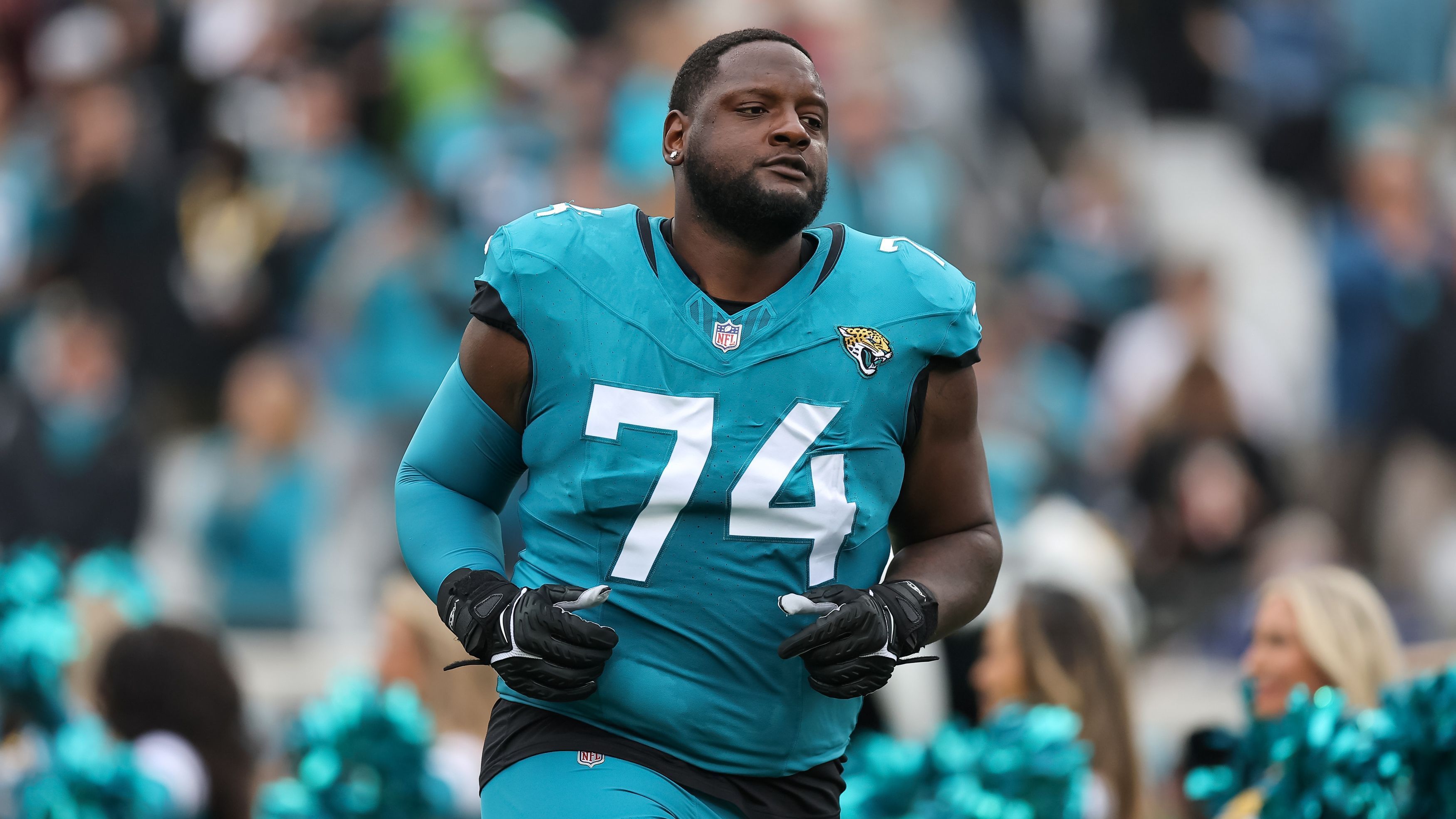 <strong>Cam Robinson (Jacksonville Jaguars ➔ Minnesota Vikings)</strong><br>Auch die Vikings reagierten einige Tage vor Ende des Trade-Fensters auf eine Verletzung: Left Tackle Christian Darrisaw wird den Rest der Saison ausfallen, Minnesota holte dafür Cam Robinson von den Jaguars. Ein schlauer Trade, denn die Vikings müssen Quarterback Sam Darnold weiterhin beschützen, um die Chance auf einen tiefen Playoff-Run zu haben.