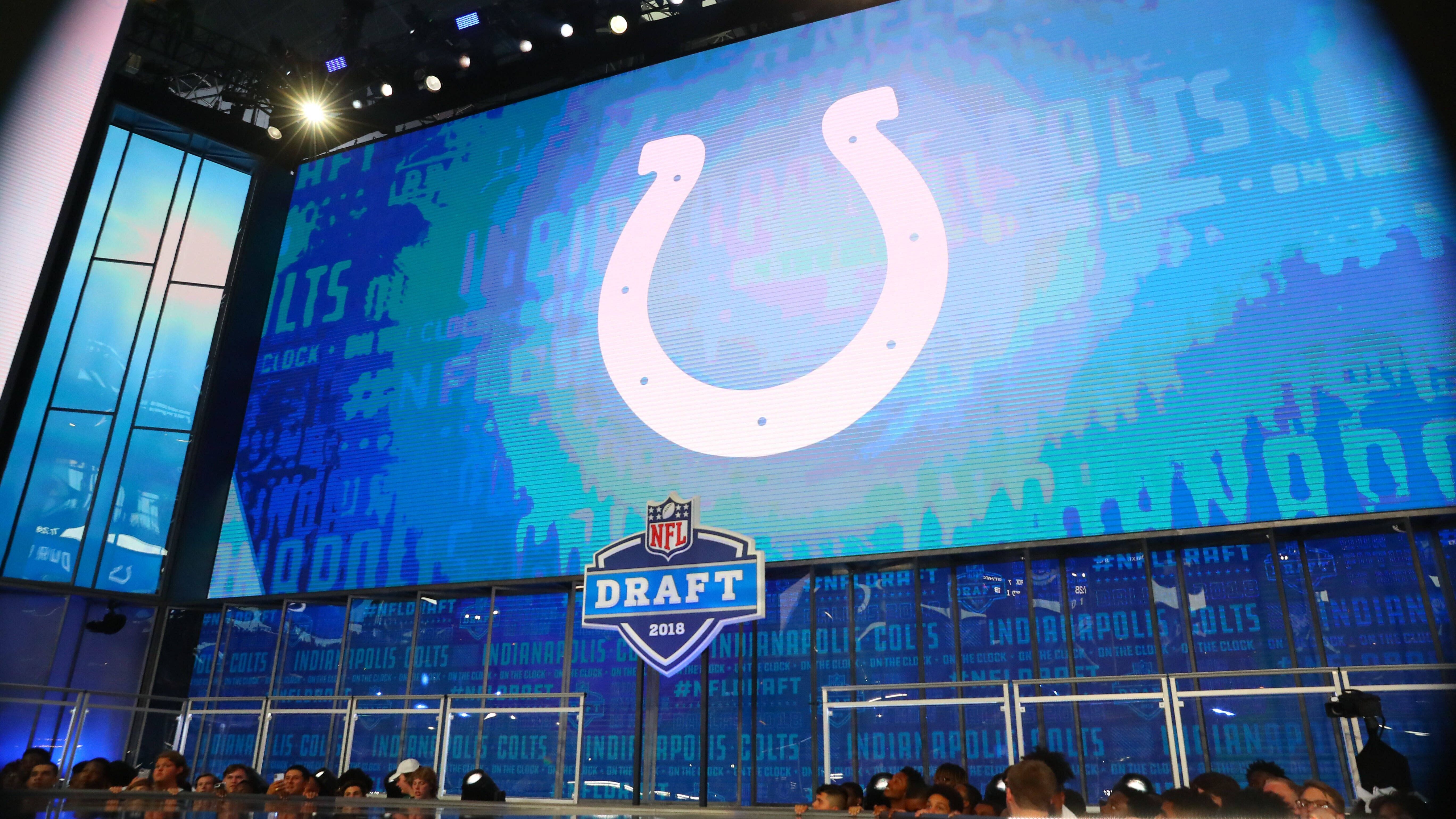 <strong>Platz 19:</strong> <strong>Indianapolis Colts - 5.071 Punkte<br></strong>1. Runde: 15 -&nbsp;1.628<br>2. Runde: 46 -&nbsp;1.060<br>3. Runde: 82 -&nbsp;767<br>4. Runde: 118 -&nbsp;582<br>5. Runde: 150 -&nbsp;461<br>6. Runde: 193 -&nbsp;333<br>7. Runde: 232 - 240<br><br>Draft-Wert insgesamt: 5.071 Punkte